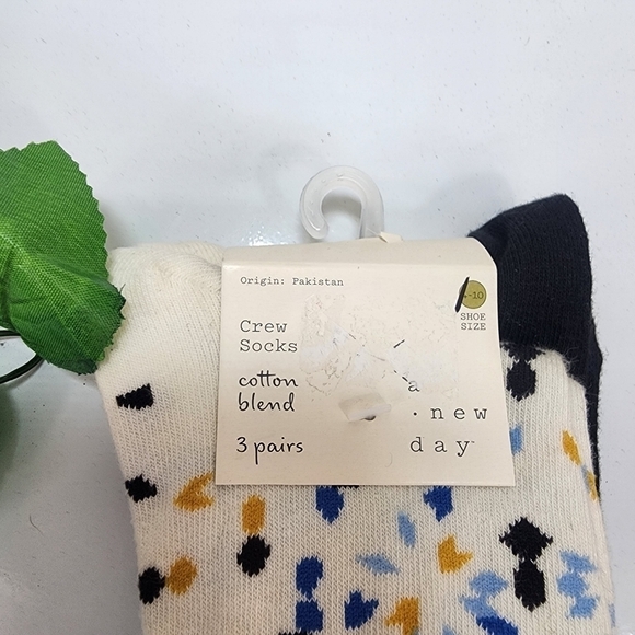 A NEW DAY Crew Socks Set of 3 - Picture 2 of 7